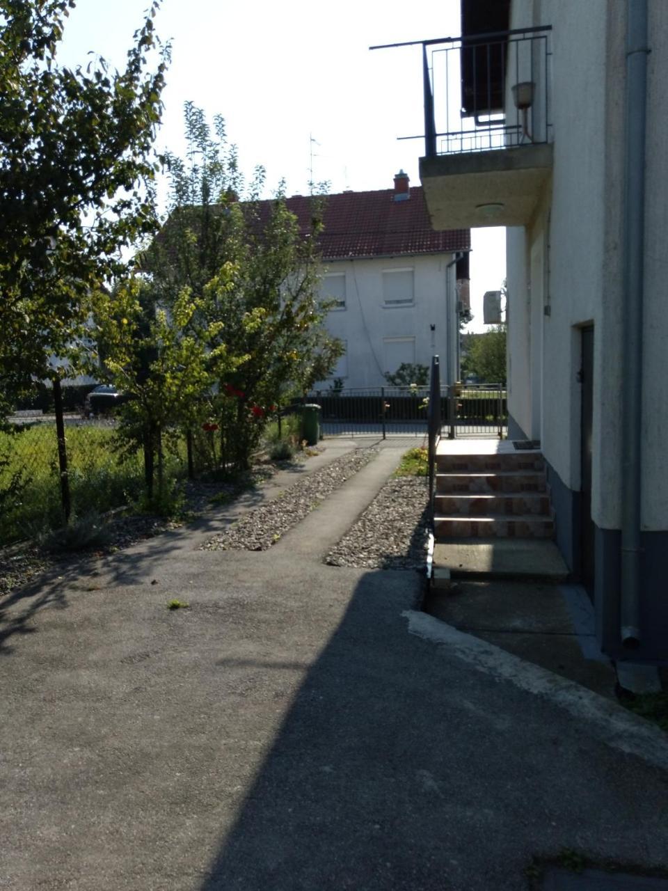 Petros Apartmani Vukovar Bagian luar foto