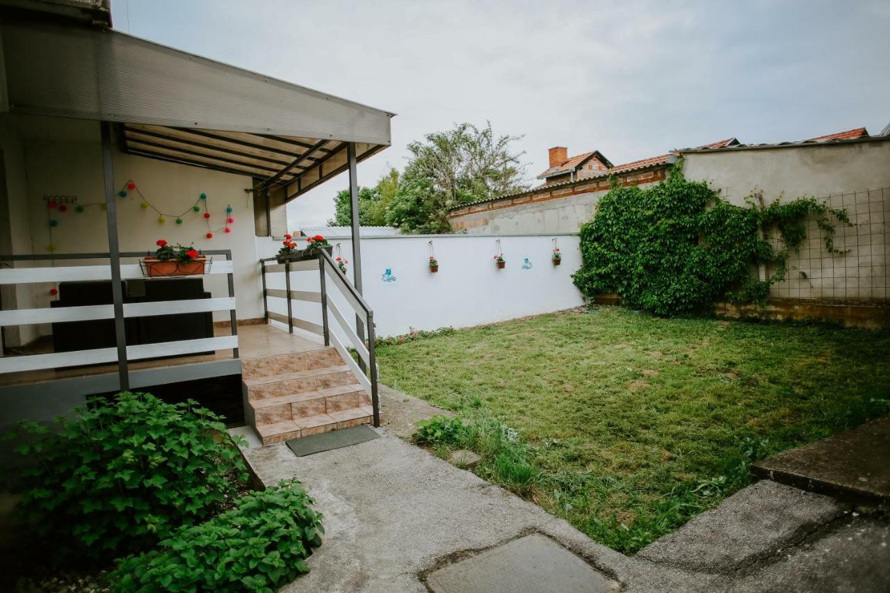 Petros Apartmani Vukovar Bagian luar foto